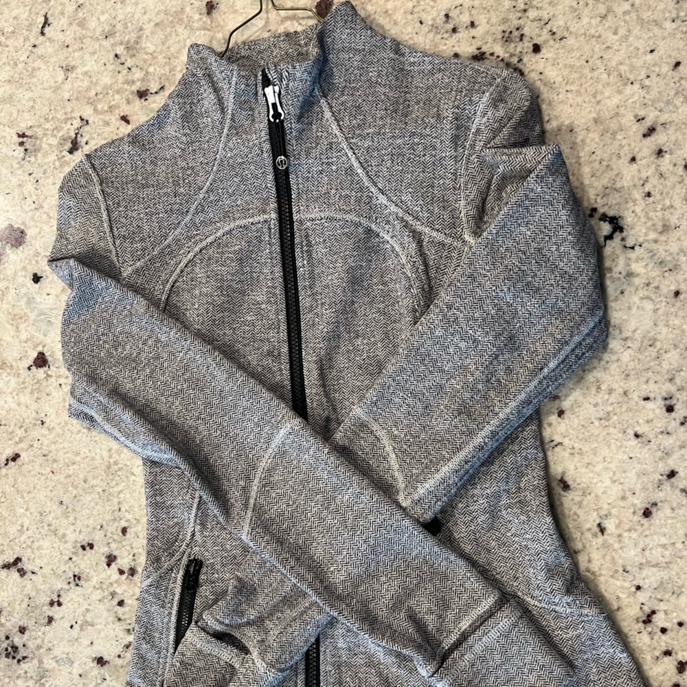 Lululemon jacket size 4